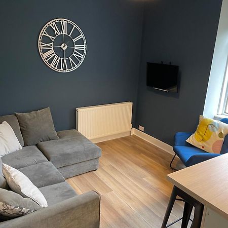 Cosy James Street Park 2 Bedroom, Ground Floor Apartment, Garden へレンズバラ エクステリア 写真
