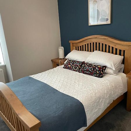 Cosy James Street Park 2 Bedroom, Ground Floor Apartment, Garden へレンズバラ エクステリア 写真