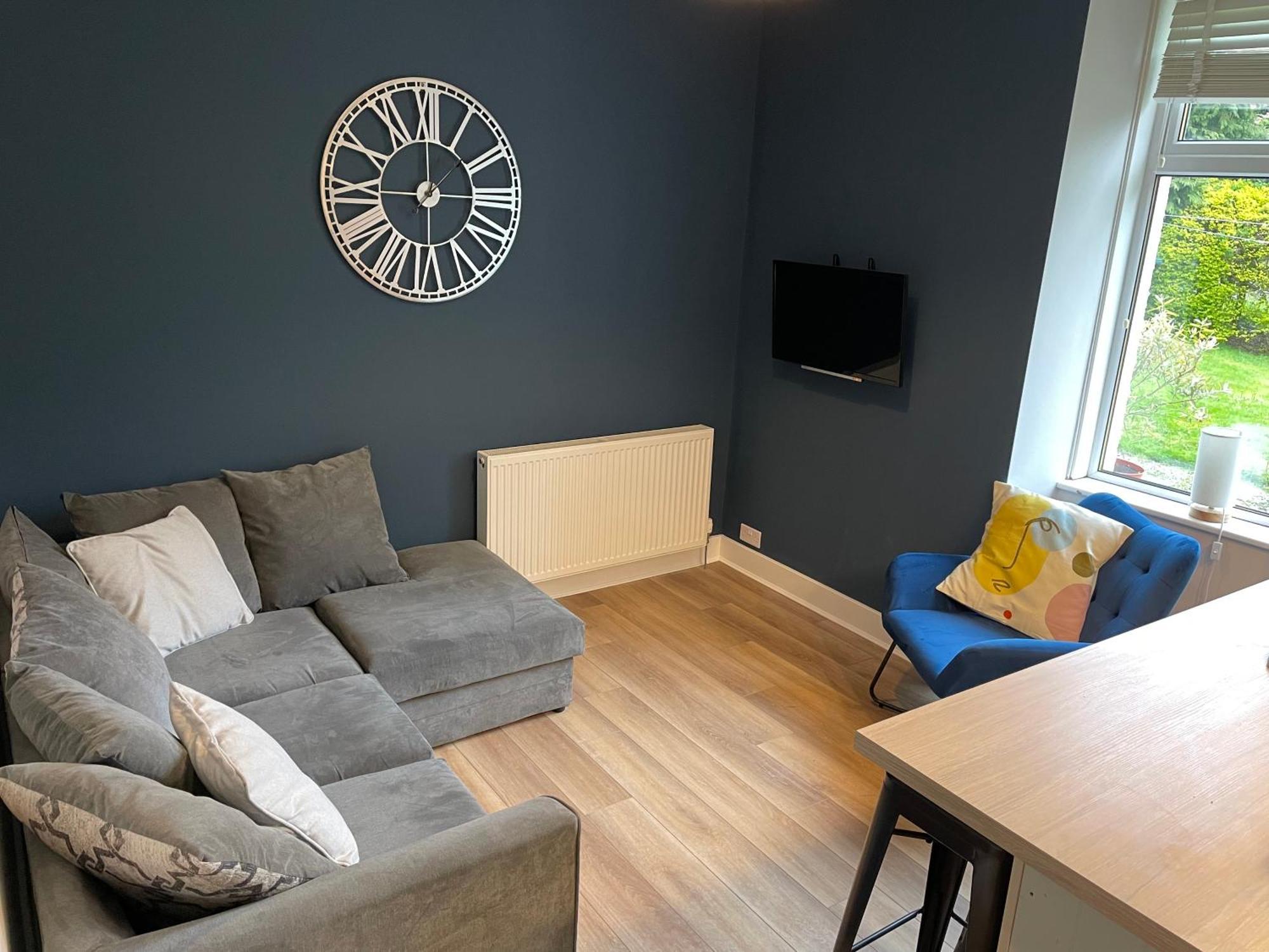 Cosy James Street Park 2 Bedroom, Ground Floor Apartment, Garden へレンズバラ エクステリア 写真