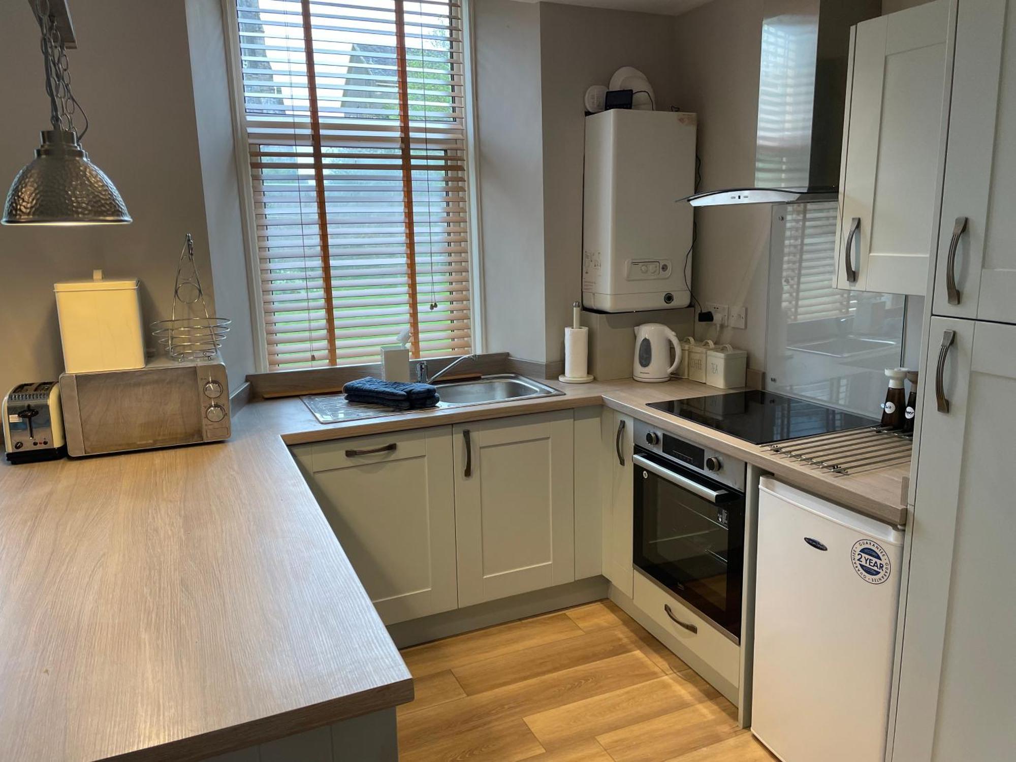 Cosy James Street Park 2 Bedroom, Ground Floor Apartment, Garden へレンズバラ エクステリア 写真